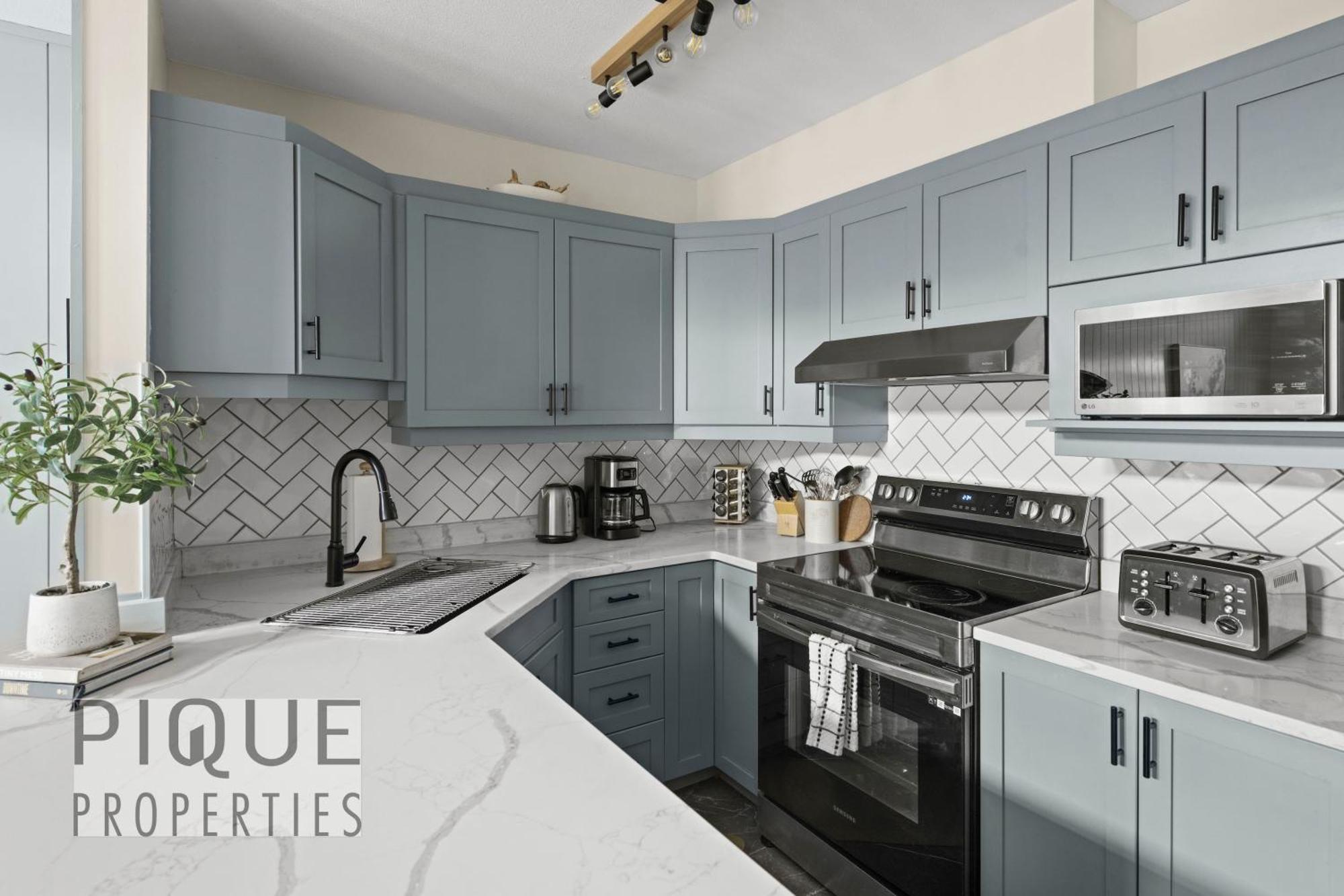Mountain Loft Retreat, Heated Pool & Hot Tub, Ug Parking, Balcony, Wifi! Διαμέρισμα Κάνμορ Εξωτερικό φωτογραφία