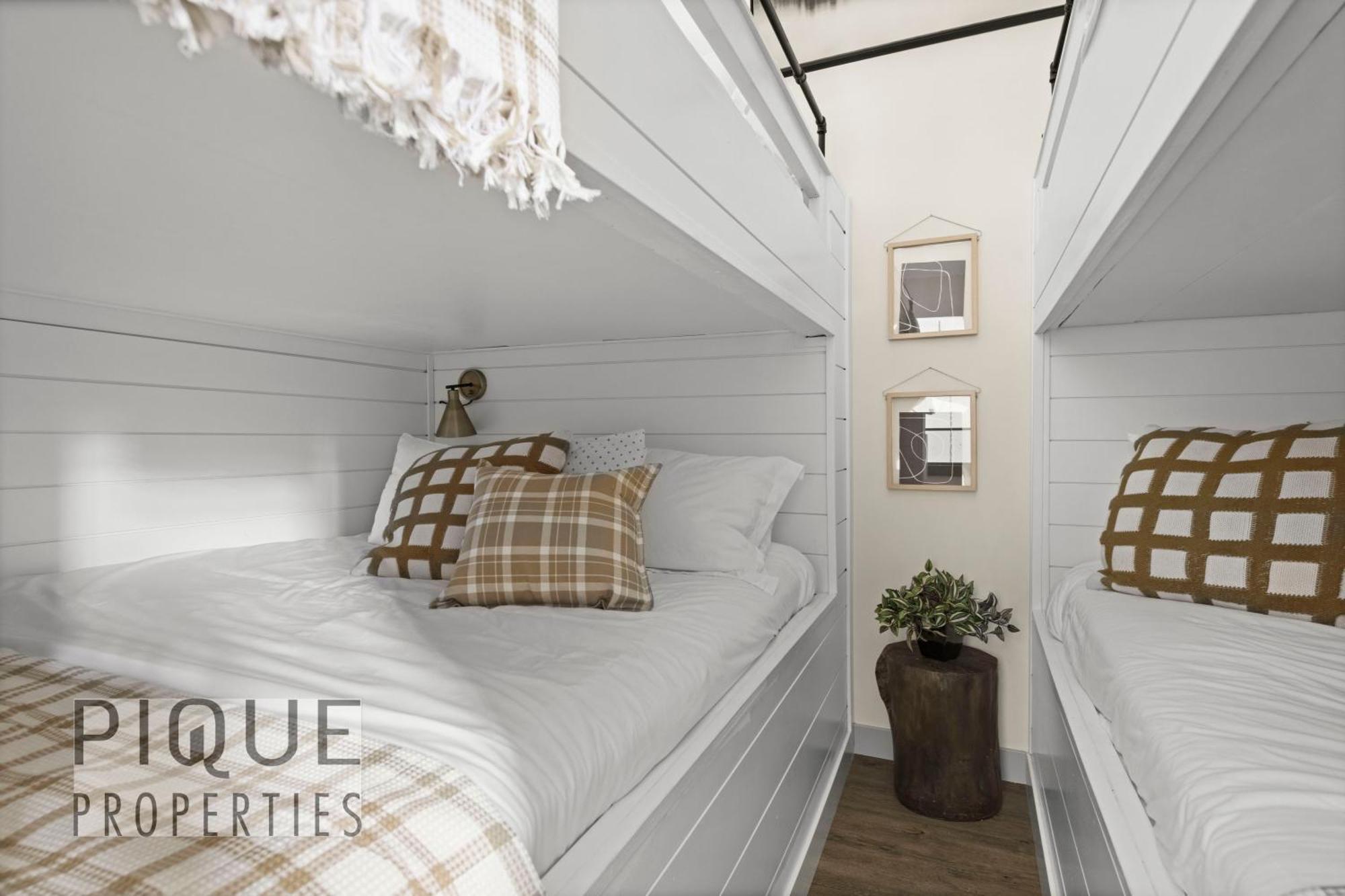 Mountain Loft Retreat, Heated Pool & Hot Tub, Ug Parking, Balcony, Wifi! Διαμέρισμα Κάνμορ Εξωτερικό φωτογραφία