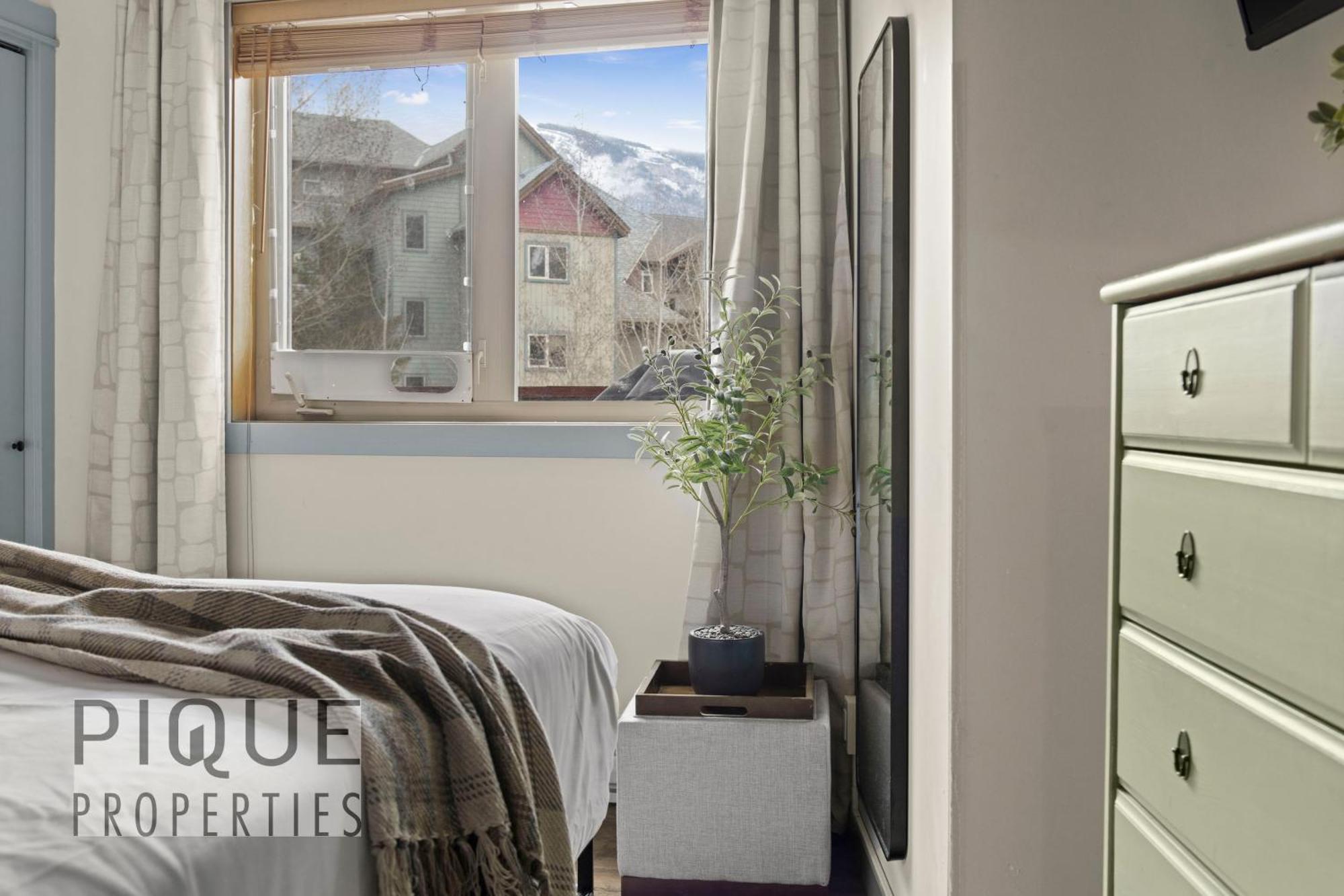 Mountain Loft Retreat, Heated Pool & Hot Tub, Ug Parking, Balcony, Wifi! Διαμέρισμα Κάνμορ Εξωτερικό φωτογραφία